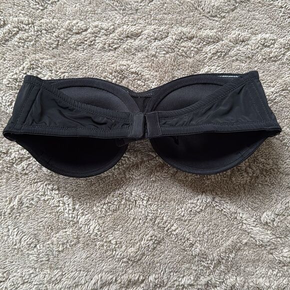 Calvin Klein strapless bra. Size 30c. Black. Padded. Non slip edges. - Picture 8 of 8